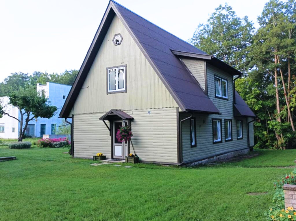 Vaade ja sissepääs Meie Hiiumaa majutus Kärdlas